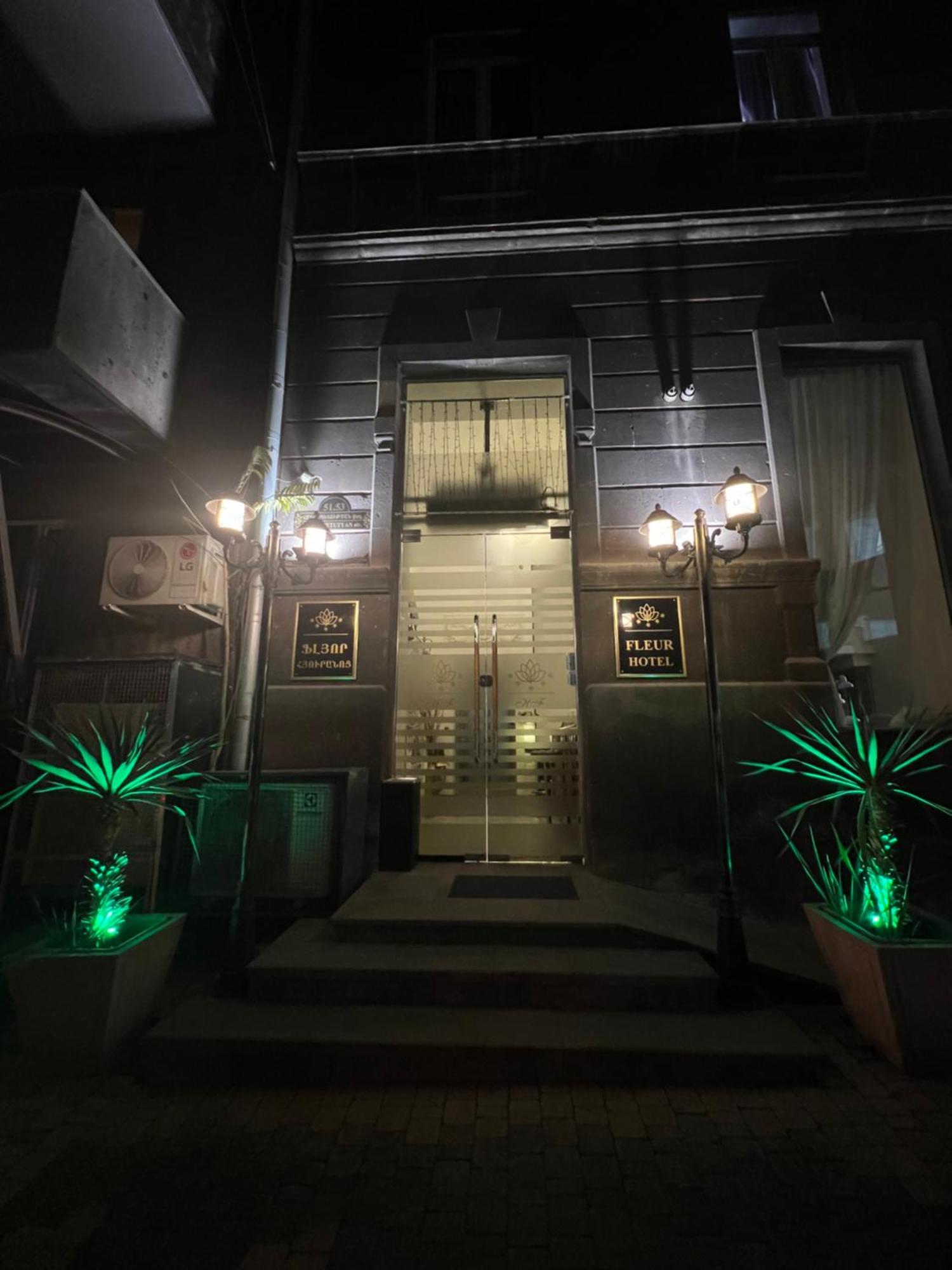 Hotel Fleur Erivan Exterior foto